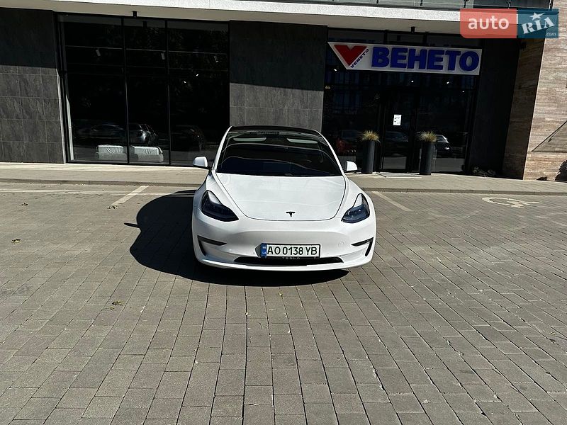 Седан Tesla Model 3 2021 в Ужгороде