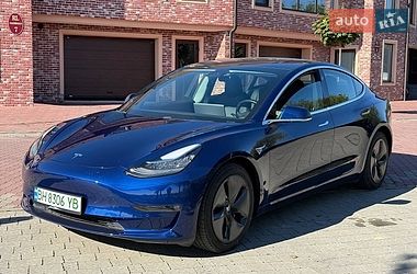 Седан Tesla Model 3 2018 в Чернівцях