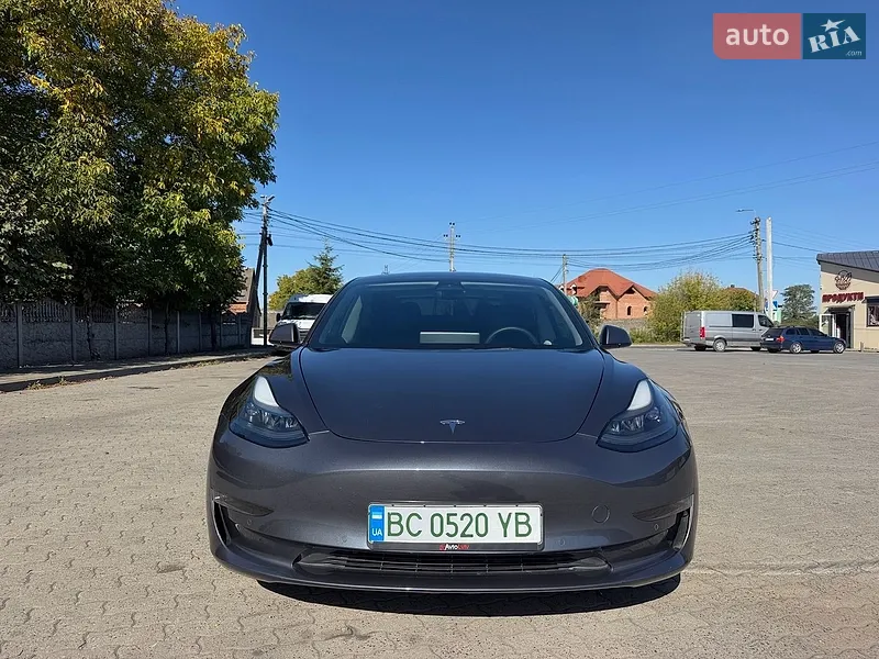 Tesla Model 3 2022