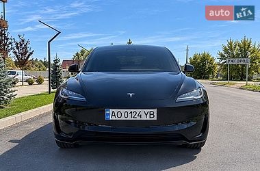Седан Tesla Model 3 2025 в Ужгороді