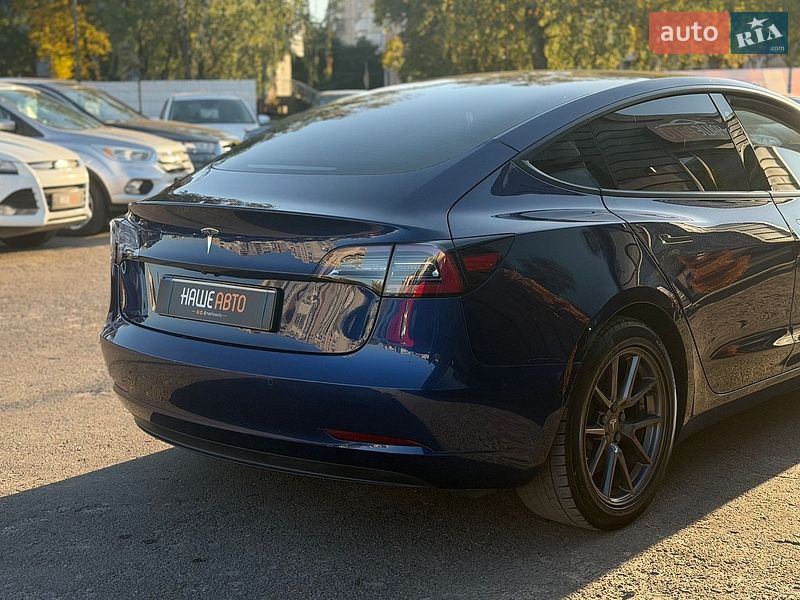 Седан Tesla Model 3 2021 в Шептицькому