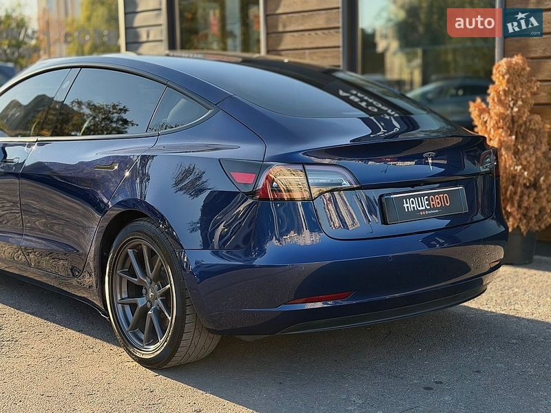 Седан Tesla Model 3 2021 в Шептицькому