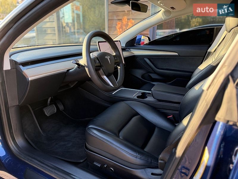 Седан Tesla Model 3 2021 в Шептицькому