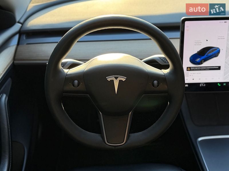 Седан Tesla Model 3 2021 в Шептицькому
