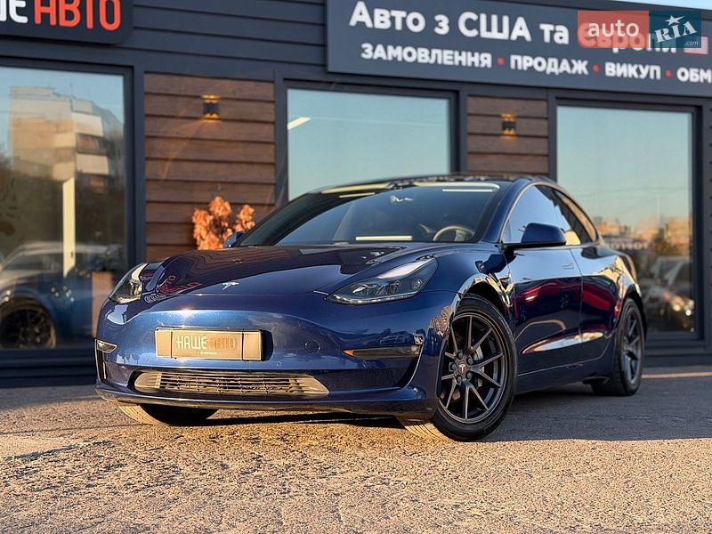 Седан Tesla Model 3 2021 в Шептицькому