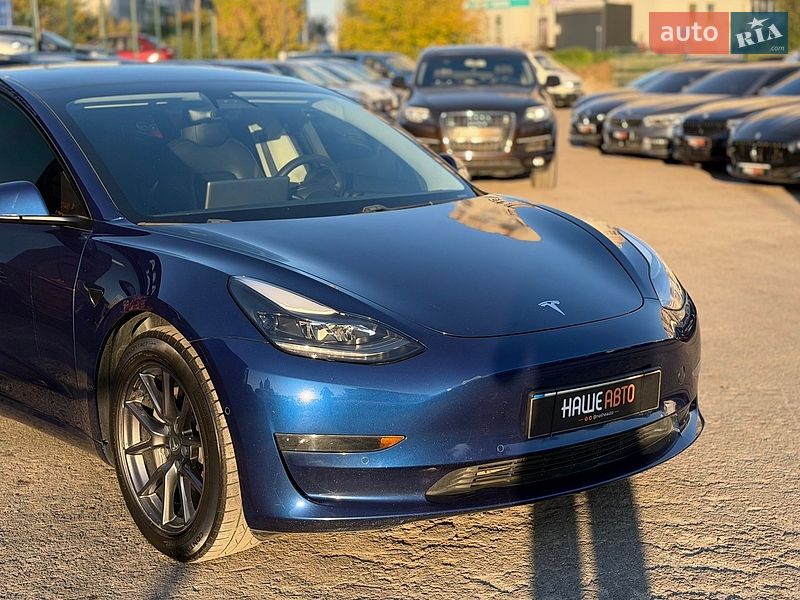 Седан Tesla Model 3 2021 в Шептицькому