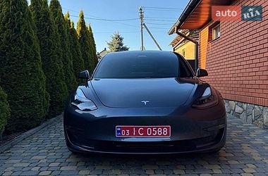 Седан Tesla Model 3 2021 в Здолбунове