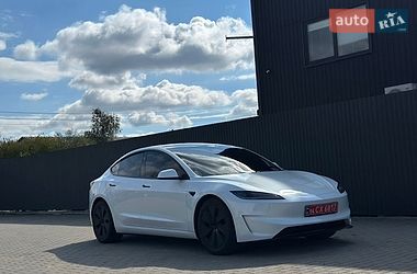 Седан Tesla Model 3 2024 в Ужгороде