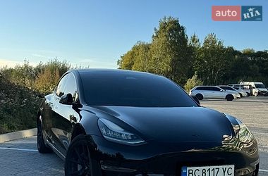 Седан Tesla Model 3 2018 в Львове
