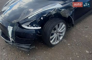 Седан Tesla Model 3 2018 в Клевані