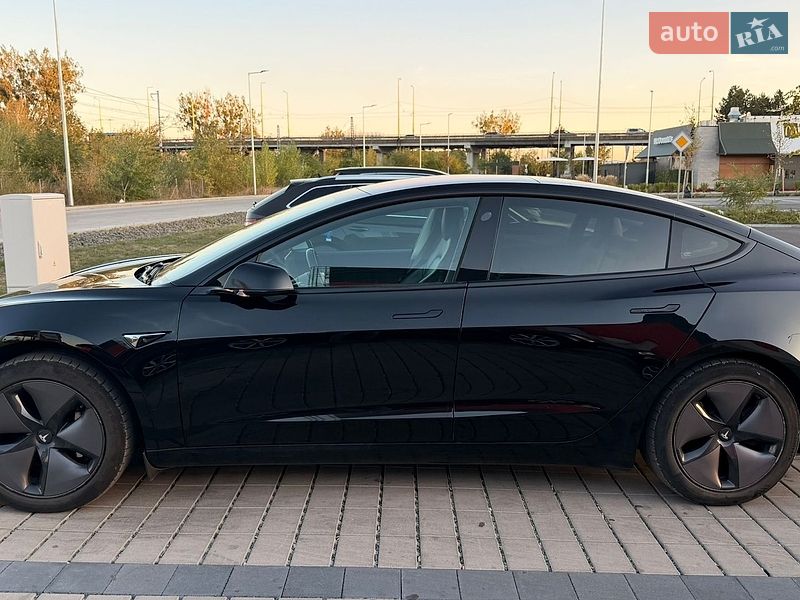 Седан Tesla Model 3 2018 в Ужгороде