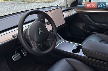 Седан Tesla Model 3 2021 в Львові