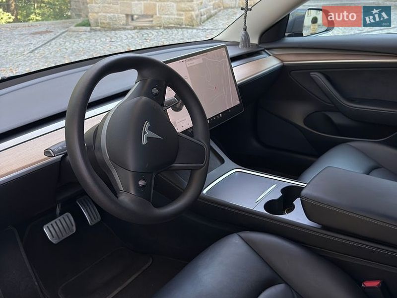 Седан Tesla Model 3 2021 в Львові
