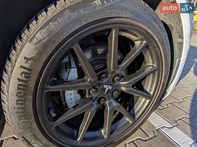 Седан Tesla Model 3 2020 в Києві