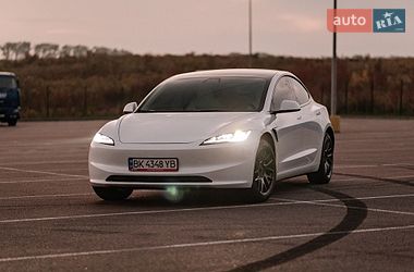 Седан Tesla Model 3 2025 в Ровно фото 17 Седан Tesla Model 3 2025 в Ровно