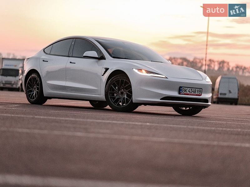 Седан Tesla Model 3 2025 в Ровно фото Седан Tesla Model 3 2025 в Ровно