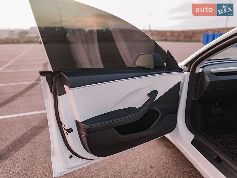Седан Tesla Model 3 2025 в Ровно фото 55 Седан Tesla Model 3 2025 в Ровно