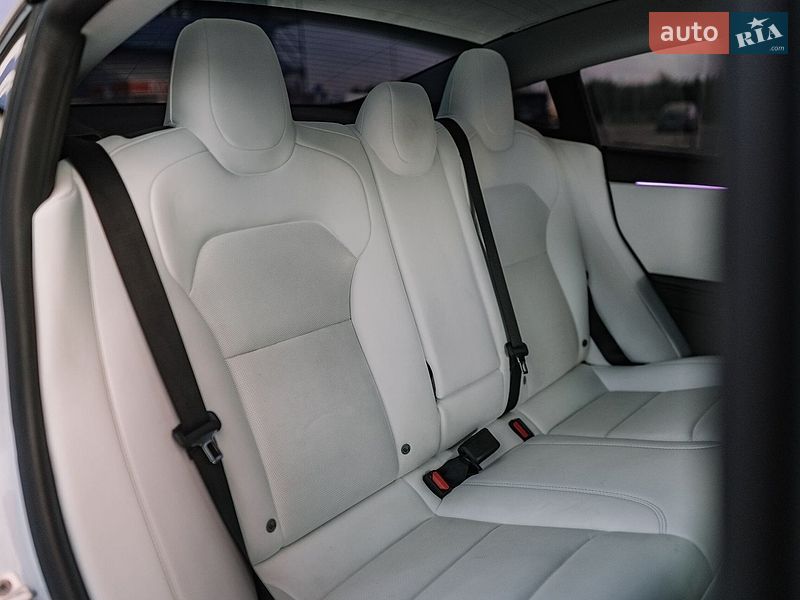 Седан Tesla Model 3 2025 в Ровно фото 76 Седан Tesla Model 3 2025 в Ровно