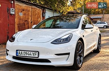 Седан Tesla Model 3 2022 в Киеве