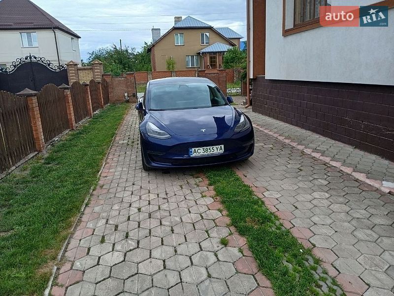 Седан Tesla Model 3 2021 в Млинове