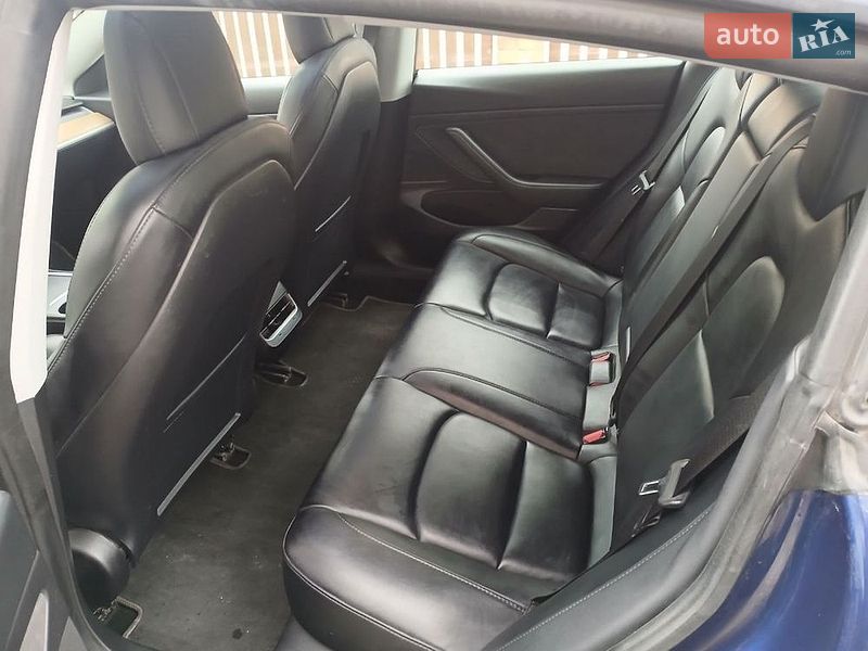 Седан Tesla Model 3 2021 в Млинове