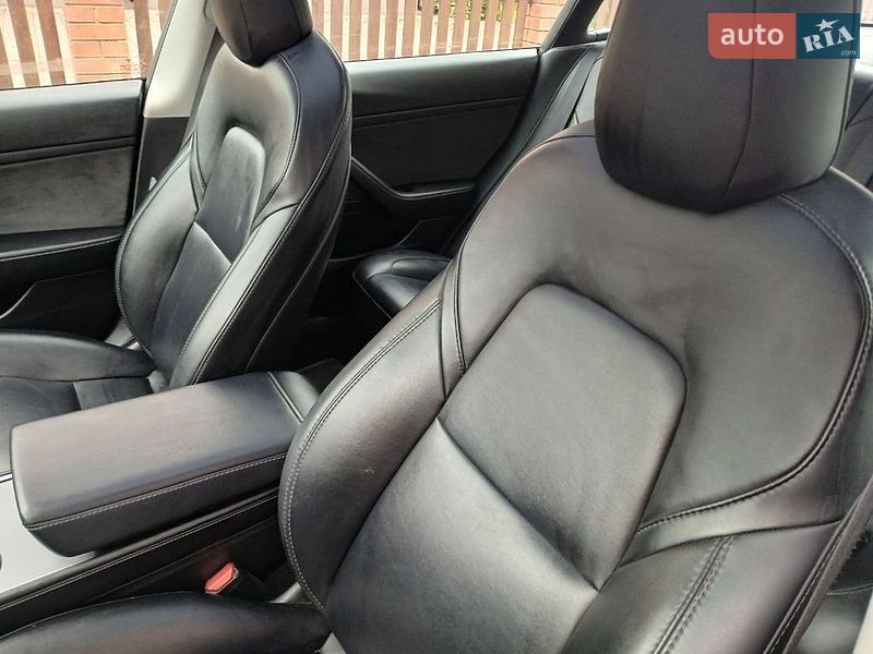 Седан Tesla Model 3 2021 в Млинове