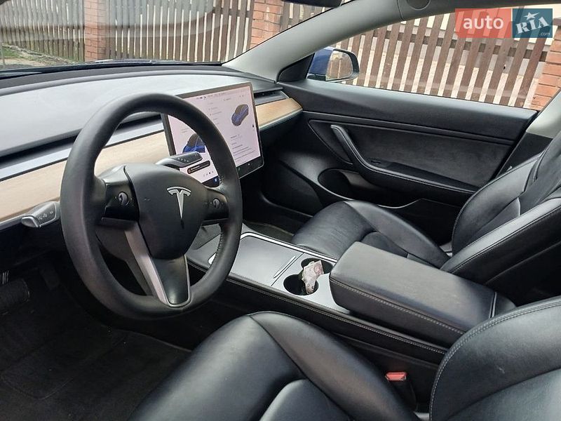 Седан Tesla Model 3 2021 в Млинове