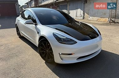 Седан Tesla Model 3 2021 в Киеве