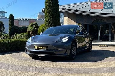 Седан Tesla Model 3 2019 в Львові