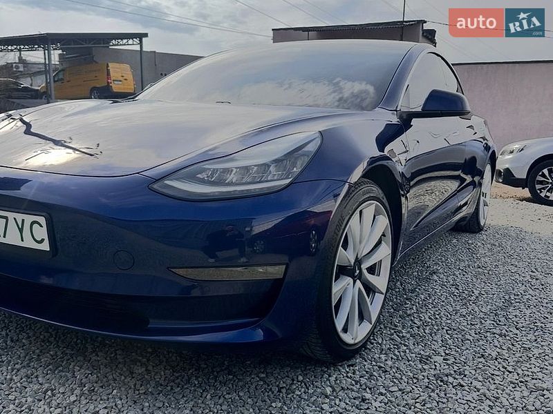 Седан Tesla Model 3 2018 в Львові