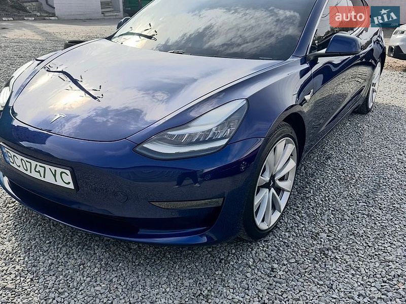 Седан Tesla Model 3 2018 в Львові