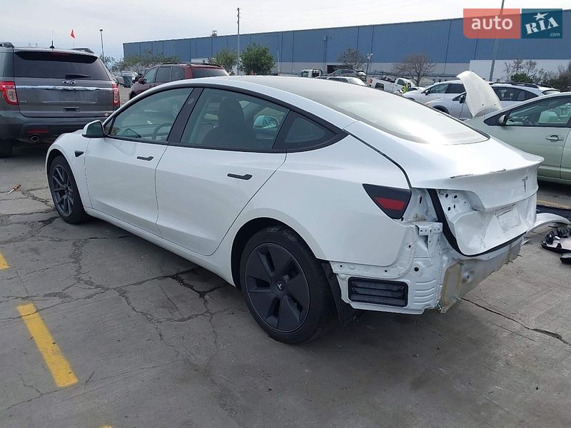 Седан Tesla Model 3 2023 в Луцьку
