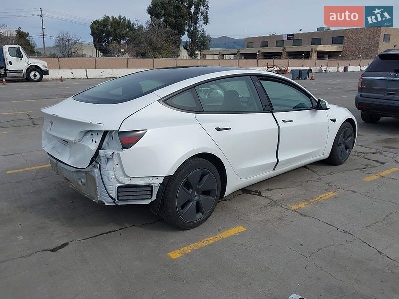Седан Tesla Model 3 2023 в Луцьку