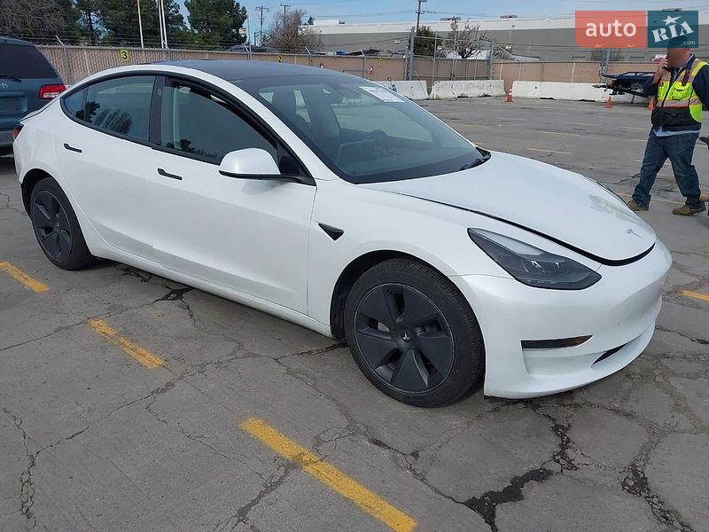 Седан Tesla Model 3 2023 в Луцьку