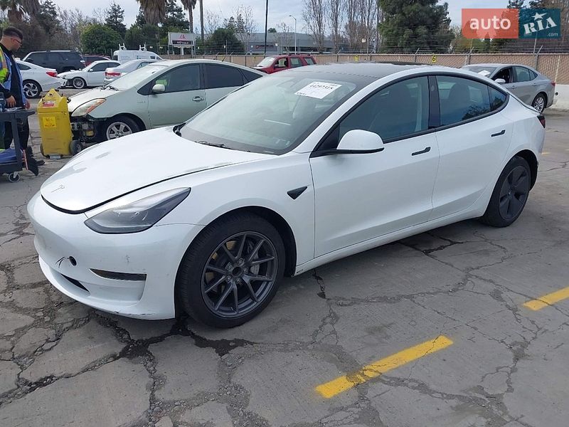 Седан Tesla Model 3 2023 в Луцьку