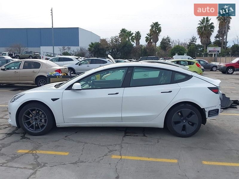 Седан Tesla Model 3 2023 в Луцьку