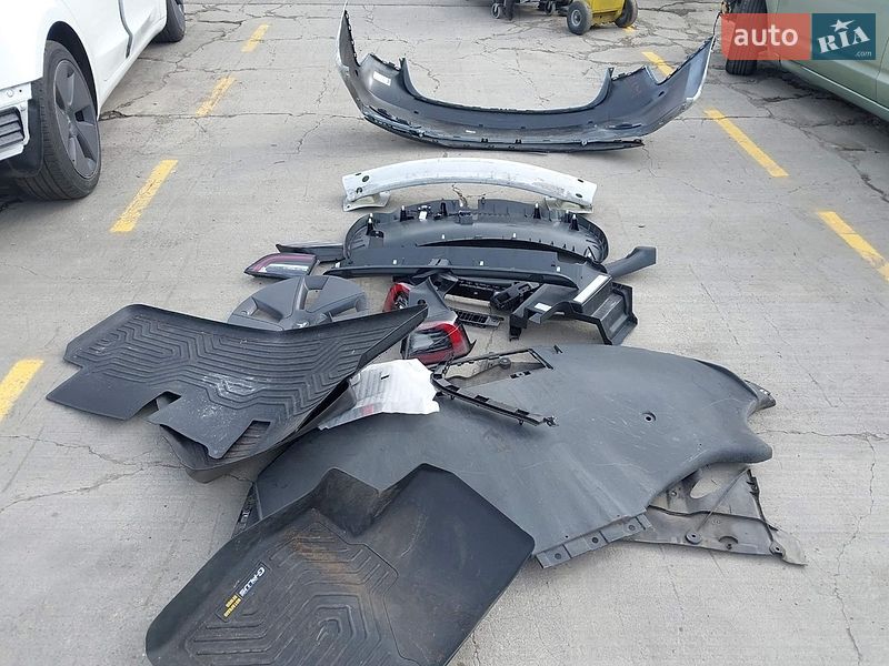 Седан Tesla Model 3 2023 в Луцьку