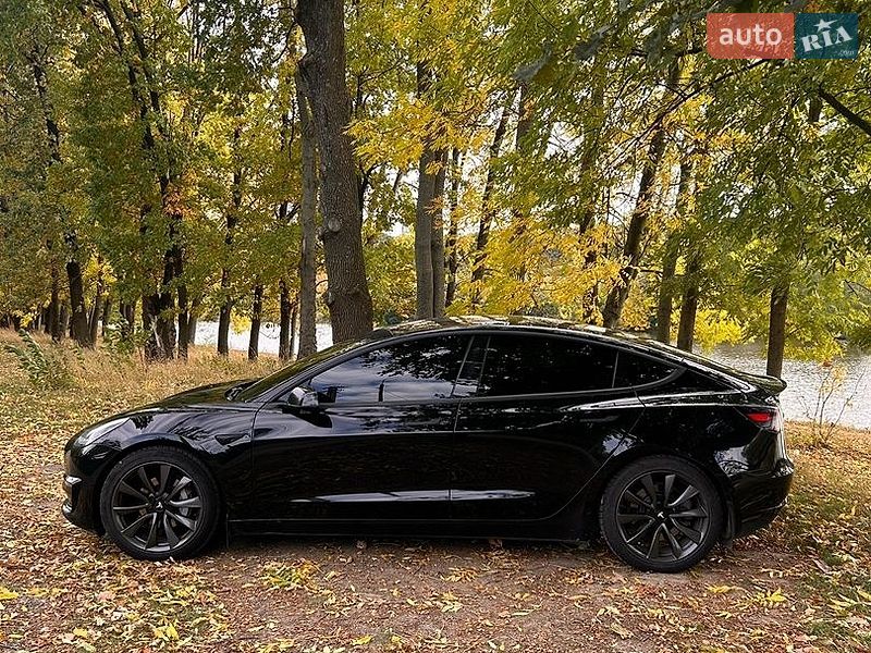 Седан Tesla Model 3 2018 в Сумах