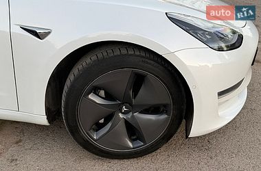 Седан Tesla Model 3 2019 в Трускавце