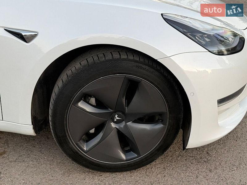 Седан Tesla Model 3 2019 в Трускавце