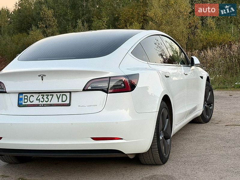 Седан Tesla Model 3 2019 в Трускавце