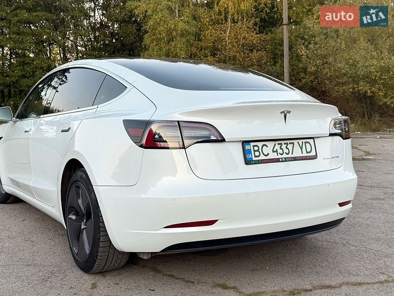 Седан Tesla Model 3 2019 в Трускавце