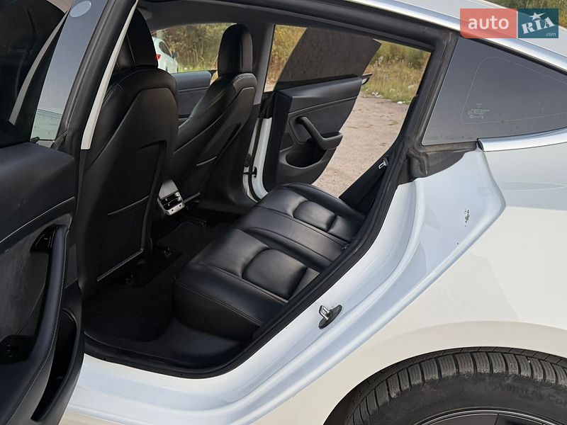 Седан Tesla Model 3 2019 в Трускавце