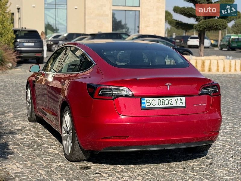 Седан Tesla Model 3 2018 в Львові
