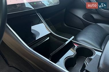 Седан Tesla Model 3 2018 в Львові
