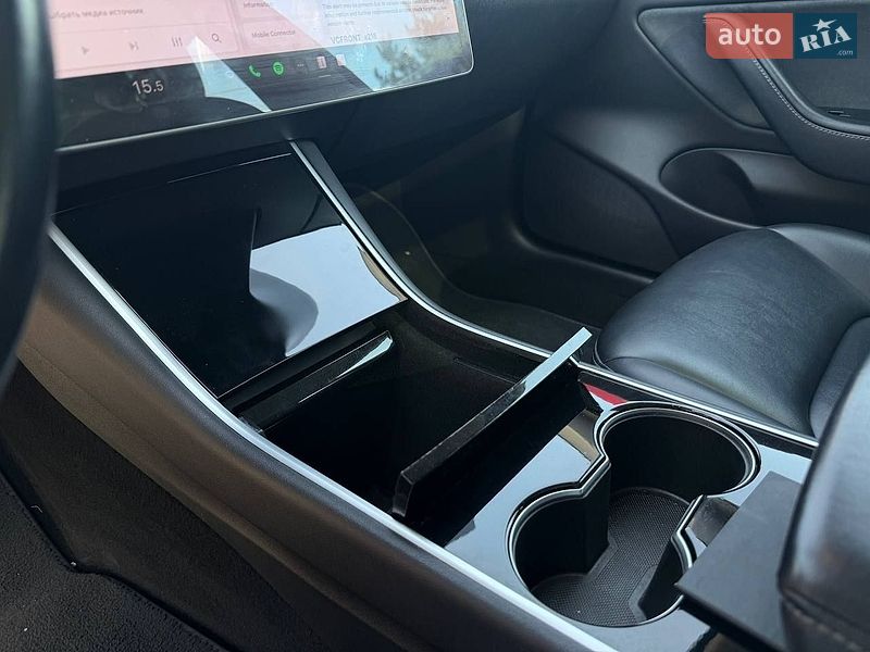 Седан Tesla Model 3 2018 в Львові