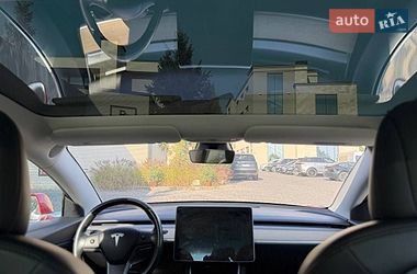 Седан Tesla Model 3 2018 в Львові
