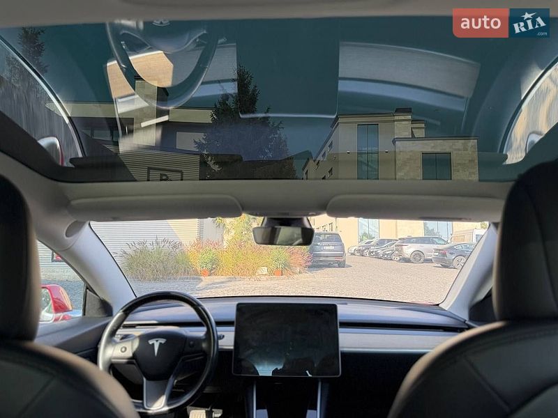 Седан Tesla Model 3 2018 в Львові