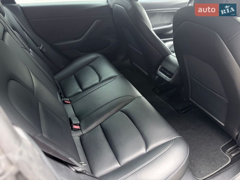 Седан Tesla Model 3 2019 в Києві