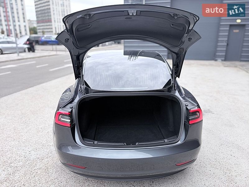 Седан Tesla Model 3 2019 в Києві